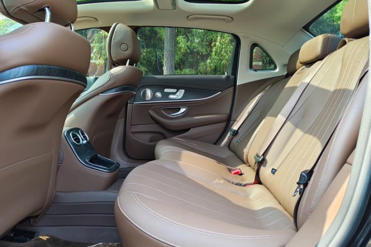 Used Mercedes-Benz E-Class 2023 E 300 L Luxury Model Interior 4