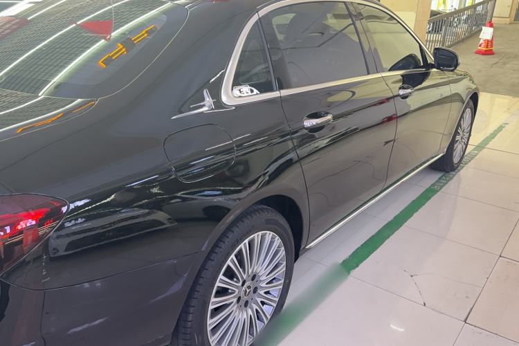 Used Mercedes-Benz E-Class 2023 Updated E 300 L Fashion Edition Interior 4