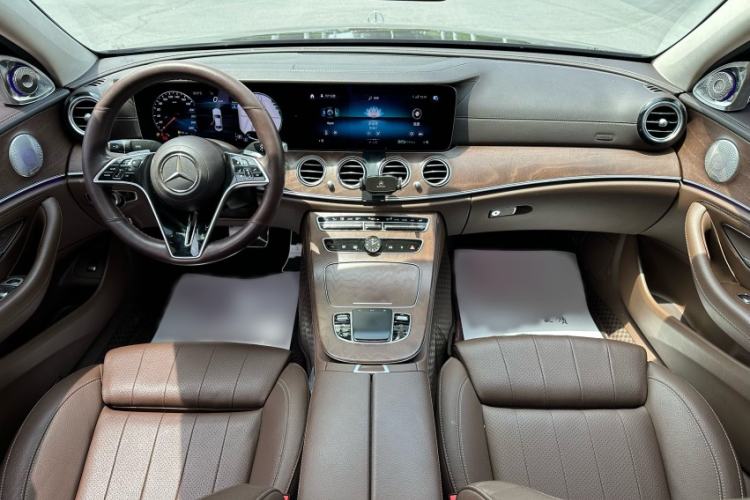 Used Mercedes-Benz E-Class 2023 E 260 L Interior 4