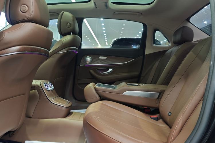 Used Mercedes-Benz E-Class 2023 Updated E 300 L Fashion Edition Interior 4