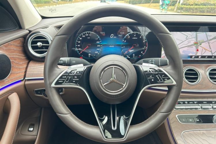 Used Mercedes-Benz E-Class 2023 Updated E 300 L Fashion Edition Interior 4