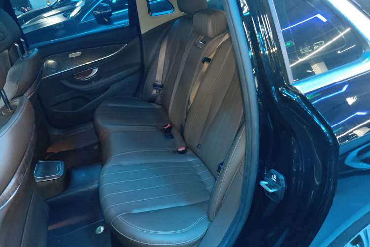 Used Mercedes-Benz E-Class 2023 Updated E 300 L Fashion Edition Interior 4