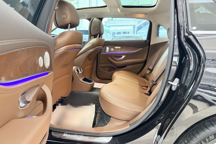 Used Mercedes-Benz E-Class 2023 Updated E 300 L Fashion Edition Interior 4