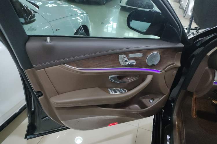 Used Mercedes-Benz E-Class 2023 Updated E 300 L Fashion Edition Interior 4