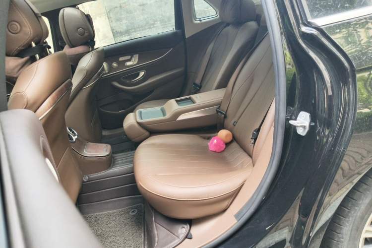 Used Mercedes-Benz E-Class 2023 E 300 L Luxury Model Interior 4