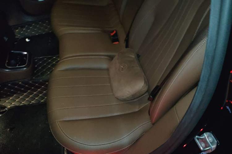 Used Mercedes-Benz E-Class 2023 E 300 L Luxury Model Interior 4