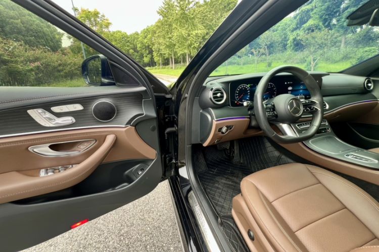 Used Mercedes-Benz E-Class 2023 Restyled E 300 L Sporty and Stylish Edition Interior 4