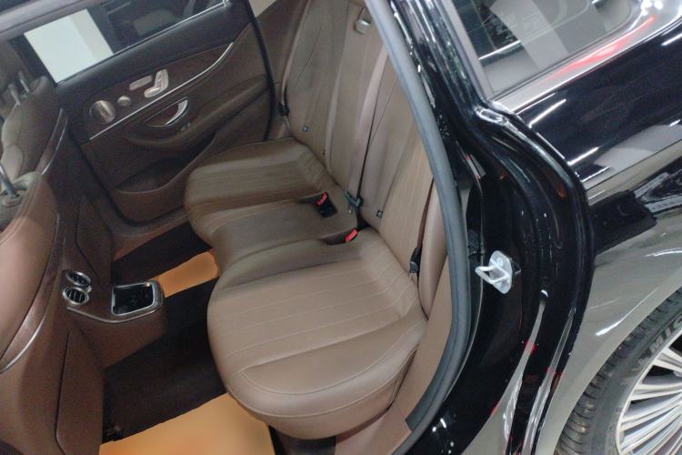 Used Mercedes-Benz E-Class 2023 E 300 L Luxury Model Interior 4
