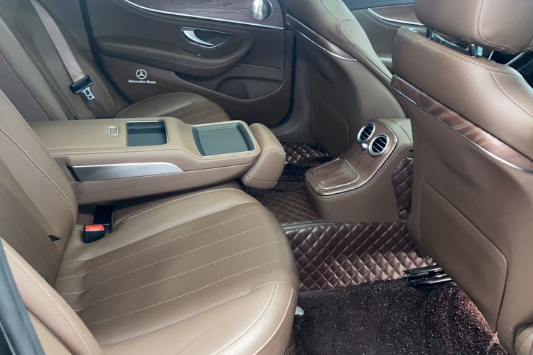Used Mercedes-Benz E-Class 2023 Updated E 300 L Fashion Edition Interior 4