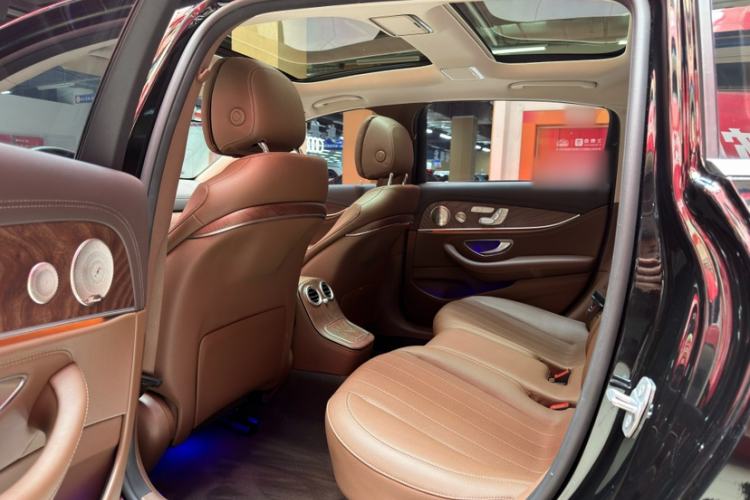 Used Mercedes-Benz E-Class 2023 Updated E 300 L Luxury Edition Interior 4