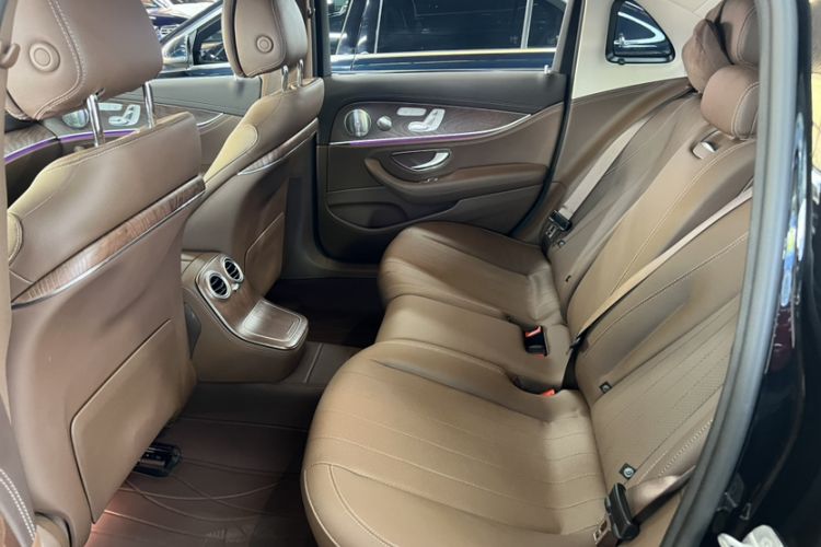 Used Mercedes-Benz E-Class 2023 Updated E 300 L Luxury Edition Interior 4