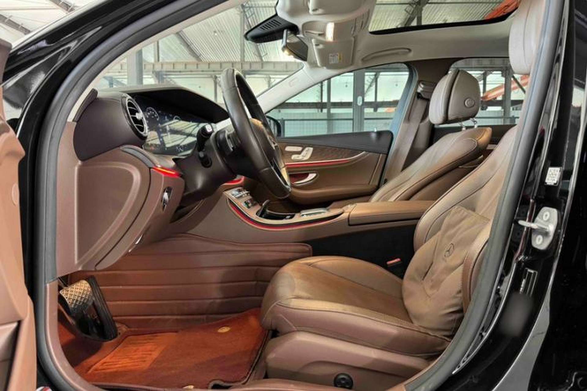 Used Mercedes-Benz E-Class 2023 Updated E 300 L Fashion Edition Interior 4