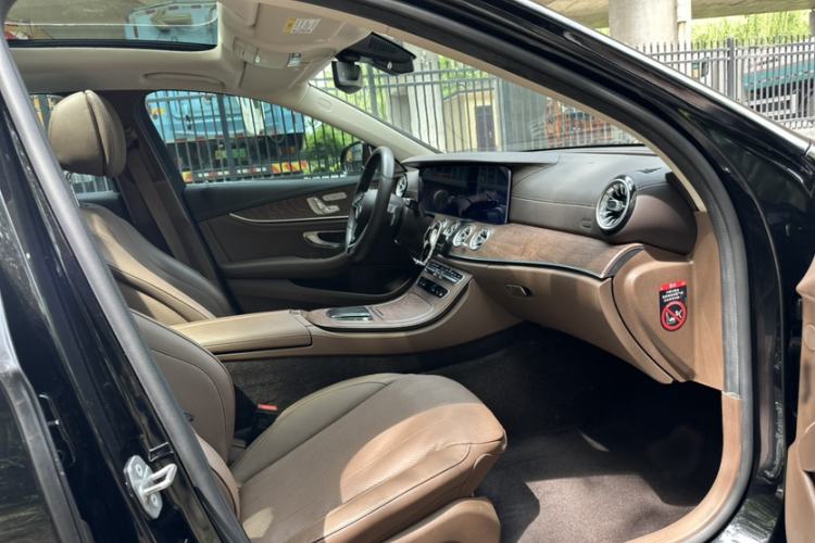 Used Mercedes-Benz E-Class 2023 Updated E 300 L Fashion Edition Interior 4