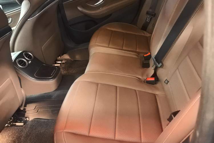 Used Mercedes-Benz E-Class 2023 Restyled E 300 L Sporty and Stylish Edition Interior 4