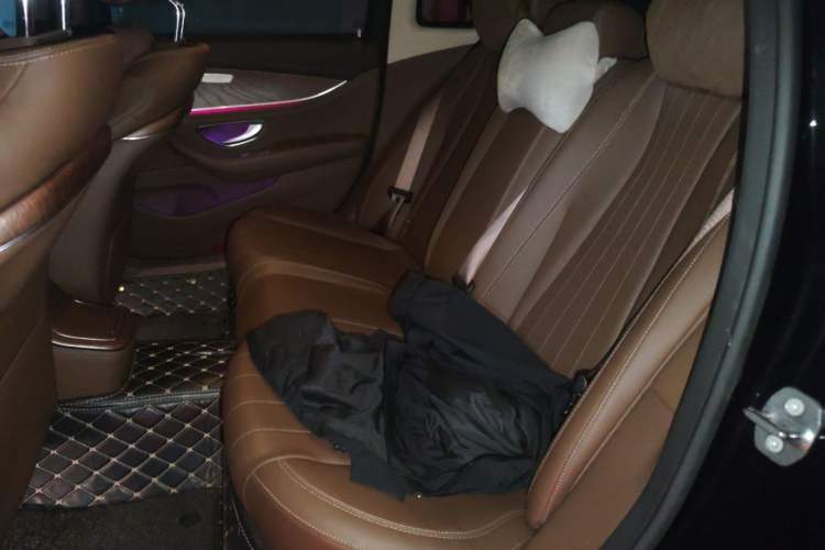 Used Mercedes-Benz E-Class 2023 Updated E 300 L Fashion Edition Interior 4