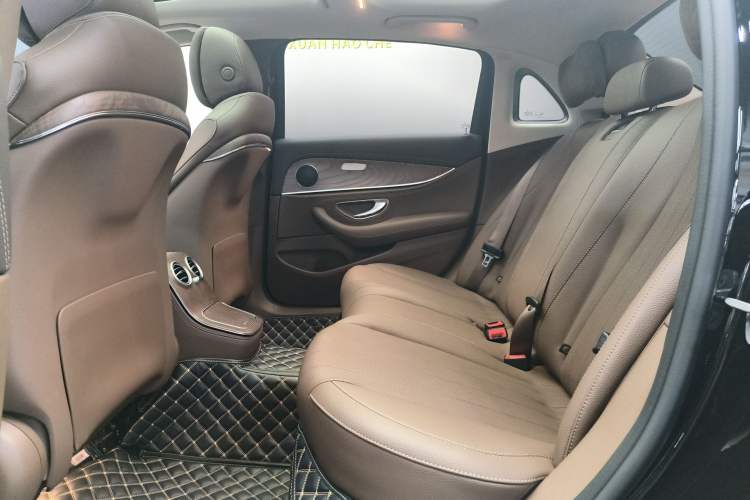 Used Mercedes-Benz E-Class 2023 Updated E 300 L Fashion Edition Interior 4