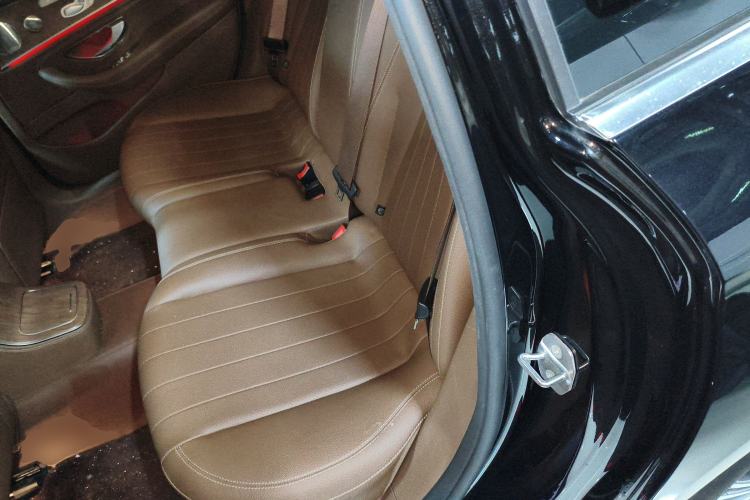 Used Mercedes-Benz E-Class 2023 Updated E 300 L Luxury Edition Interior 4