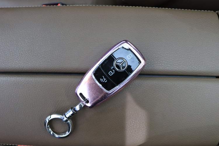 Used Mercedes-Benz E-Class 2023 Updated E 300 L Fashion Edition Interior 5