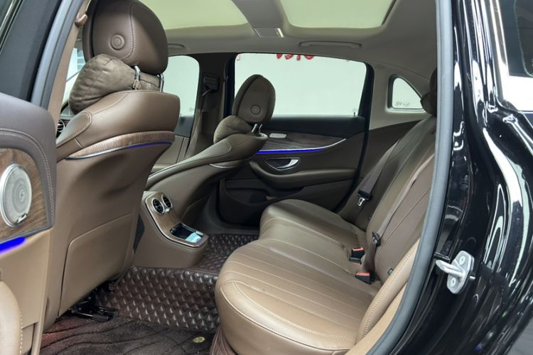 Used Mercedes-Benz E-Class 2023 Updated E 300 L Fashion Edition Interior 5
