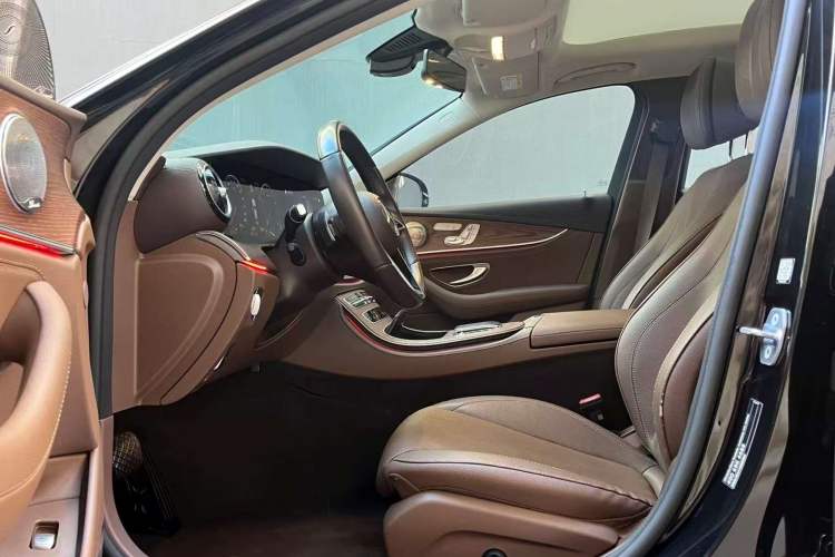 Used Mercedes-Benz E-Class 2023 Updated E 300 L Fashion Edition Interior 5