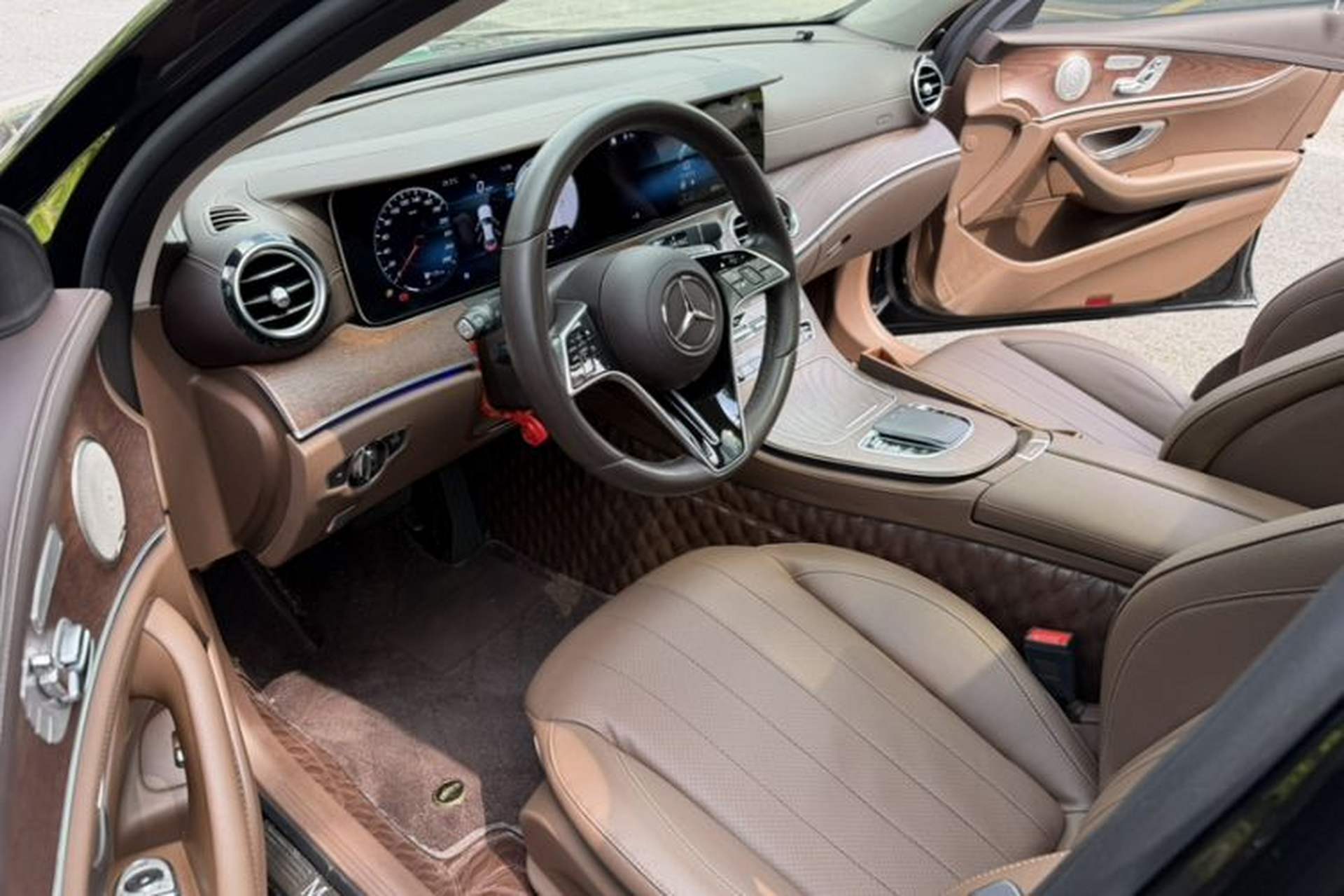 Used Mercedes-Benz E-Class 2023 E 300 L Luxury Model Interior 5