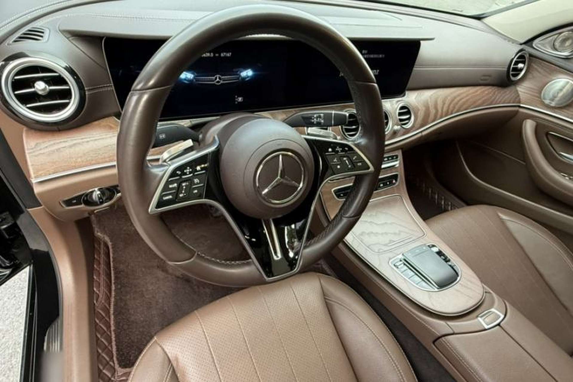 Used Mercedes-Benz E-Class 2023 E 300 L Luxury Model Interior 5