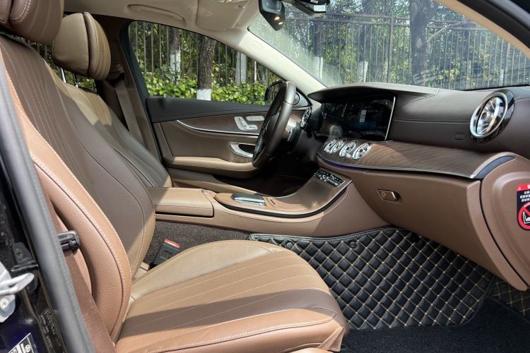Used Mercedes-Benz E-Class 2023 Updated E 300 L Fashion Edition Interior 5