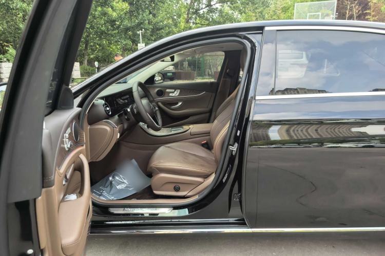Used Mercedes-Benz E-Class 2023 Updated E 300 L Fashion Edition Interior 5