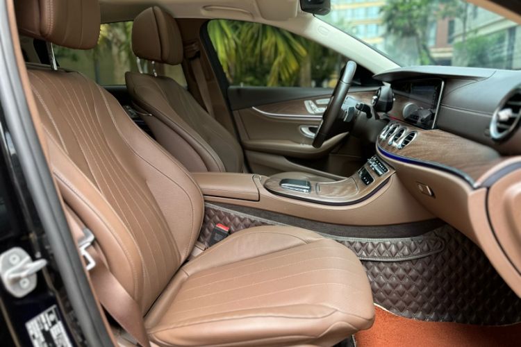 Used Mercedes-Benz E-Class 2023 E 300 L Luxury Model Interior 5