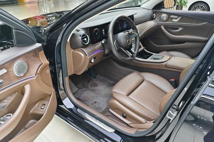 Used Mercedes-Benz E-Class 2023 Facelift E 260 L Interior 5