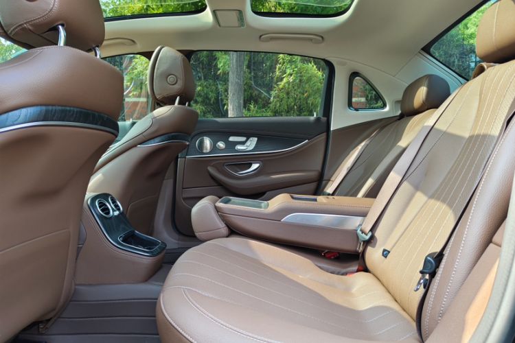 Used Mercedes-Benz E-Class 2023 E 300 L Luxury Model Interior 5