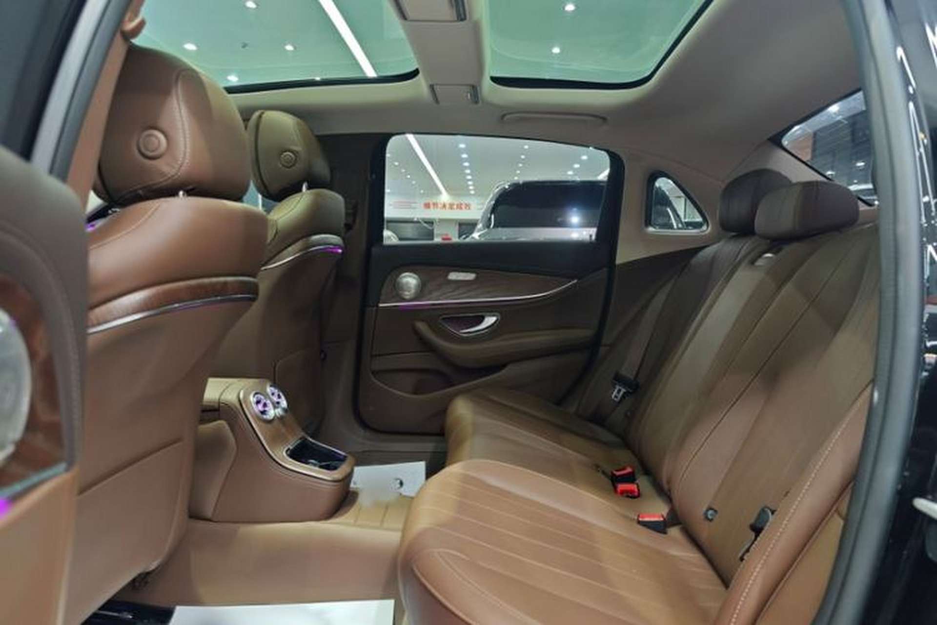 Used Mercedes-Benz E-Class 2023 Updated E 300 L Fashion Edition Interior 5