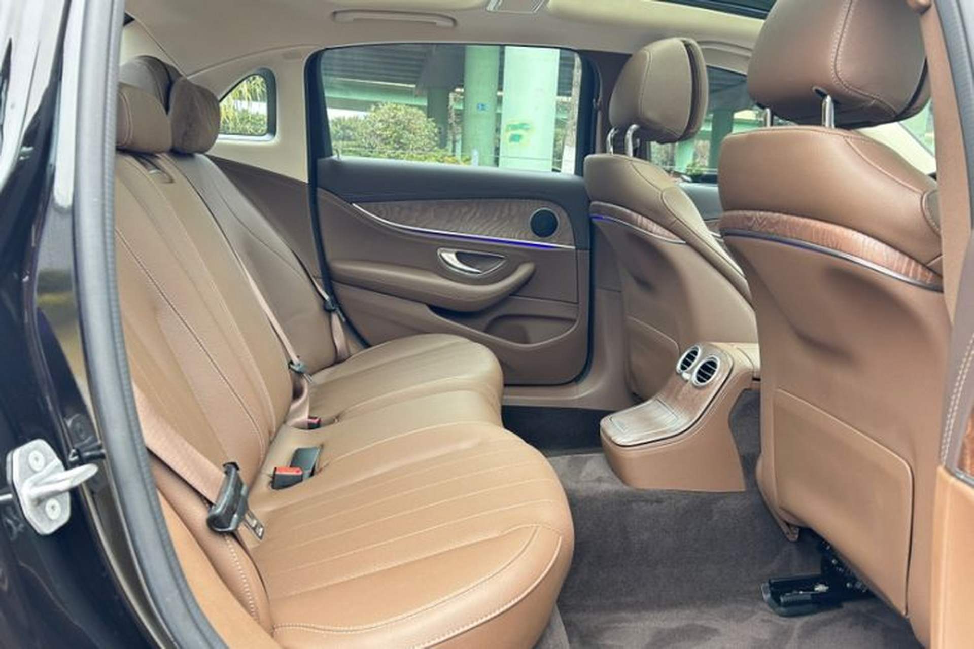 Used Mercedes-Benz E-Class 2023 Updated E 300 L Fashion Edition Interior 5