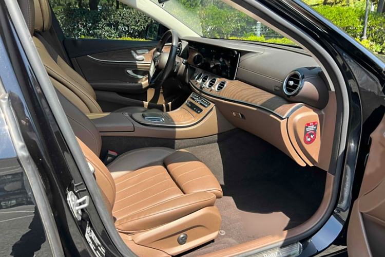 Used Mercedes-Benz E-Class 2023 E 260 L Interior 5