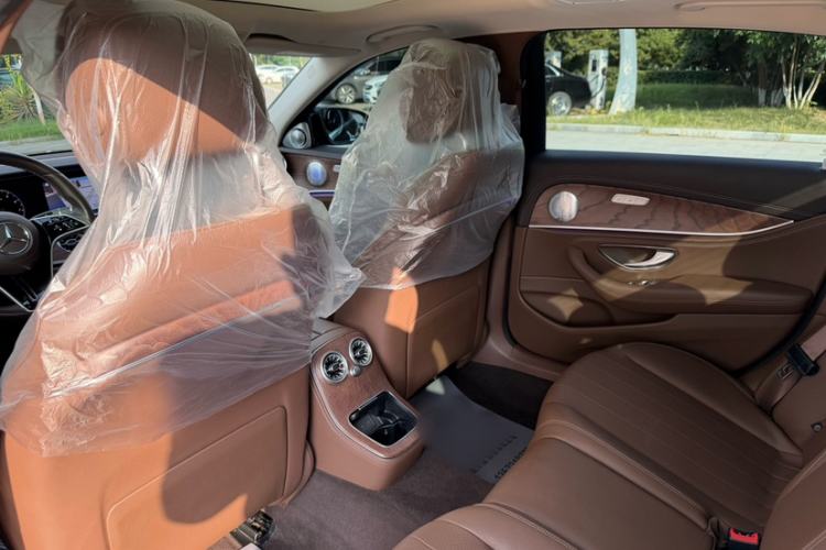 Used Mercedes-Benz E-Class 2023 Updated E 300 L Fashion Edition Interior 5