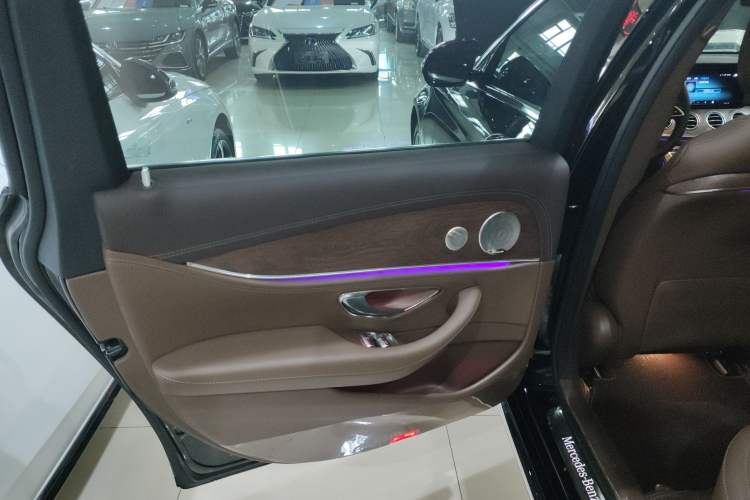 Used Mercedes-Benz E-Class 2023 Updated E 300 L Fashion Edition Interior 5