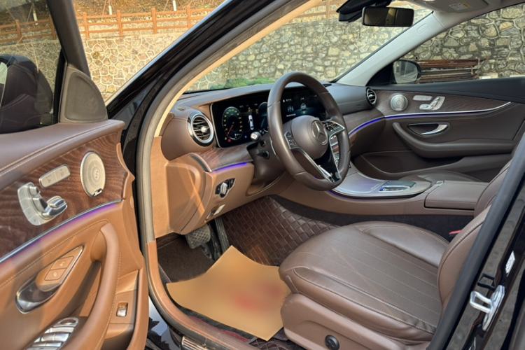 Used Mercedes-Benz E-Class 2023 E 300 L Luxury Model Interior 5