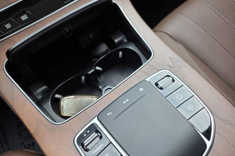 Used Mercedes-Benz E-Class 2023 Updated E 300 L Luxury Edition Interior 5