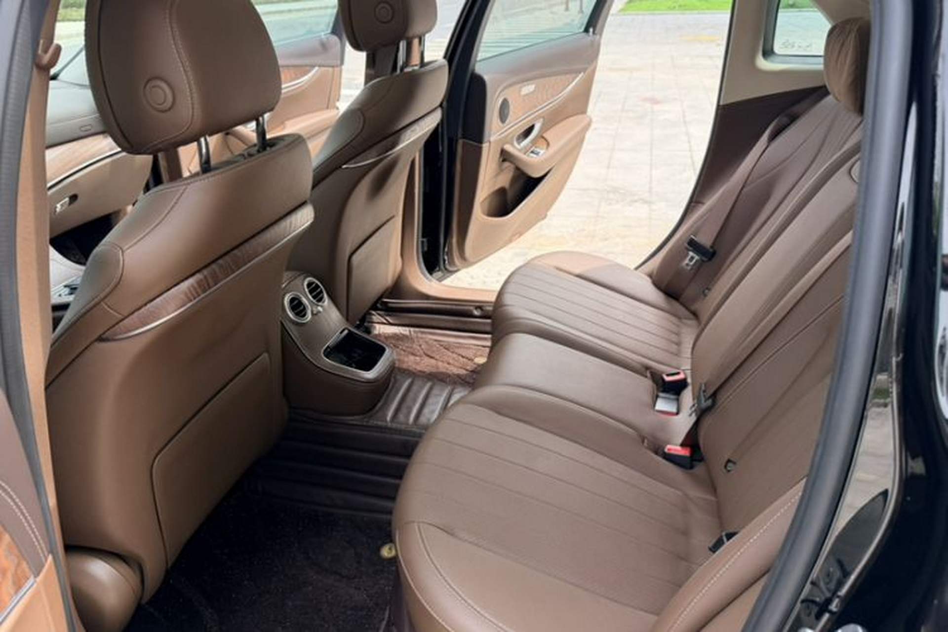 Used Mercedes-Benz E-Class 2023 Updated E 300 L Fashion Edition Interior 5
