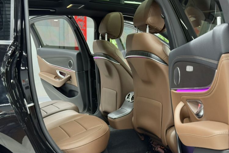 Used Mercedes-Benz E-Class 2023 Restyled E 300 L Sporty and Stylish Edition Interior 5