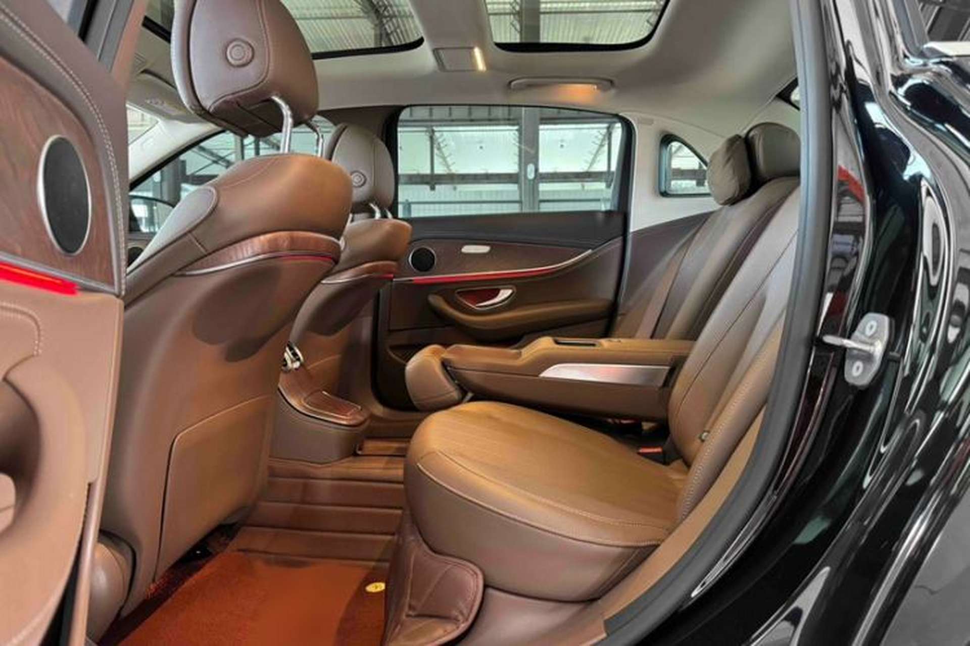 Used Mercedes-Benz E-Class 2023 Updated E 300 L Fashion Edition Interior 5