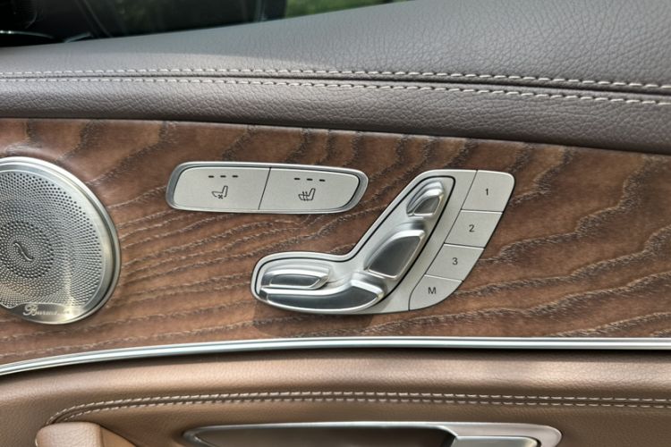 Used Mercedes-Benz E-Class 2023 Updated E 300 L Fashion Edition Interior 5