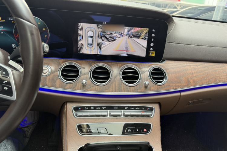 Used Mercedes-Benz E-Class 2023 Updated E 300 L Fashion Edition Interior 5