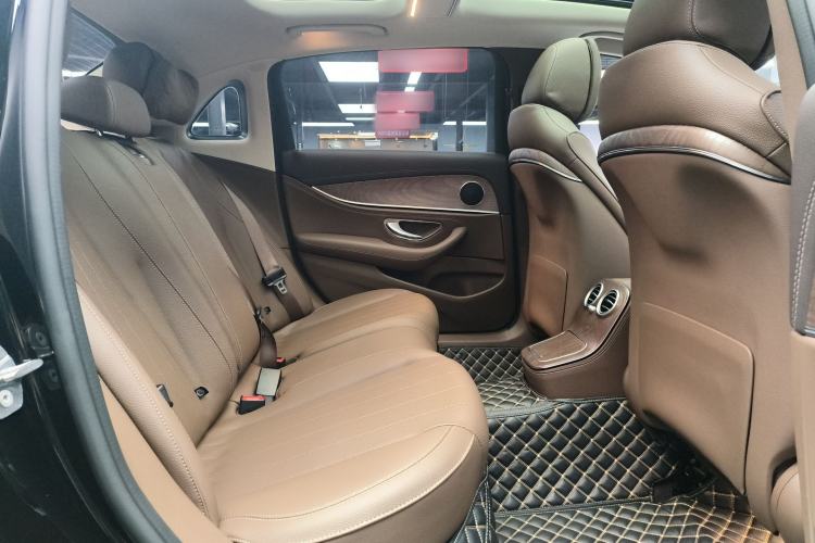 Used Mercedes-Benz E-Class 2023 Updated E 300 L Fashion Edition Interior 5