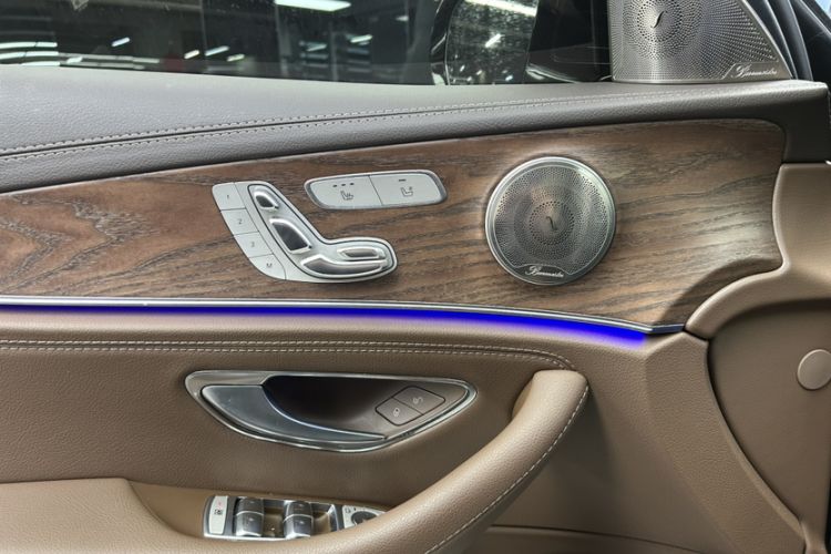 Used Mercedes-Benz E-Class 2023 Updated E 300 L Fashion Edition Interior 6