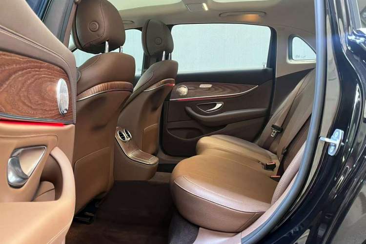 Used Mercedes-Benz E-Class 2023 Updated E 300 L Fashion Edition Interior 6