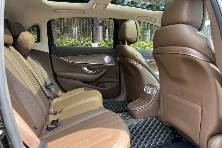 Used Mercedes-Benz E-Class 2023 Updated E 300 L Fashion Edition Interior 6