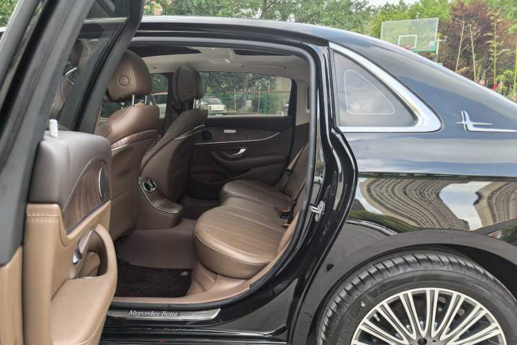 Used Mercedes-Benz E-Class 2023 Updated E 300 L Fashion Edition Interior 6