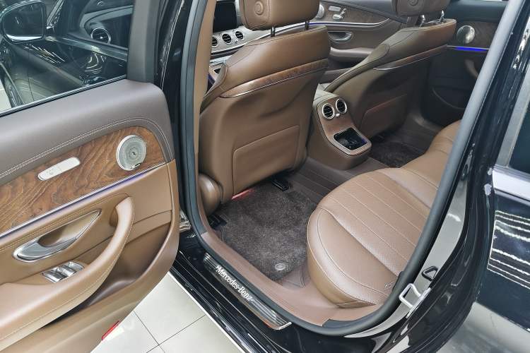Used Mercedes-Benz E-Class 2023 Facelift E 260 L Interior 6