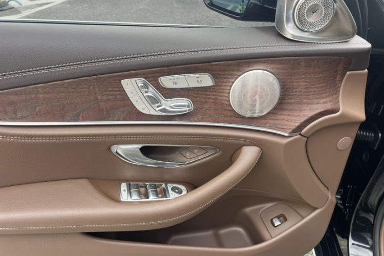 Used Mercedes-Benz E-Class 2023 Updated E 300 L Luxury Edition Interior 6